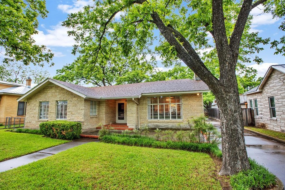 410 Cora St, Fredericksburg, TX 78624 - photo 1