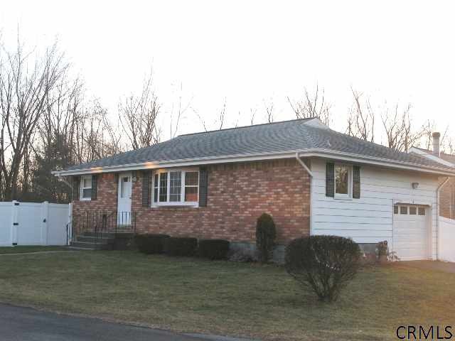 8 Chestnut Ct, Rensselaer, NY 12144 - photo 1