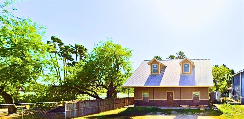 317 N Kika de La Garza Blvd, La Joya, TX 78560 - photo 1