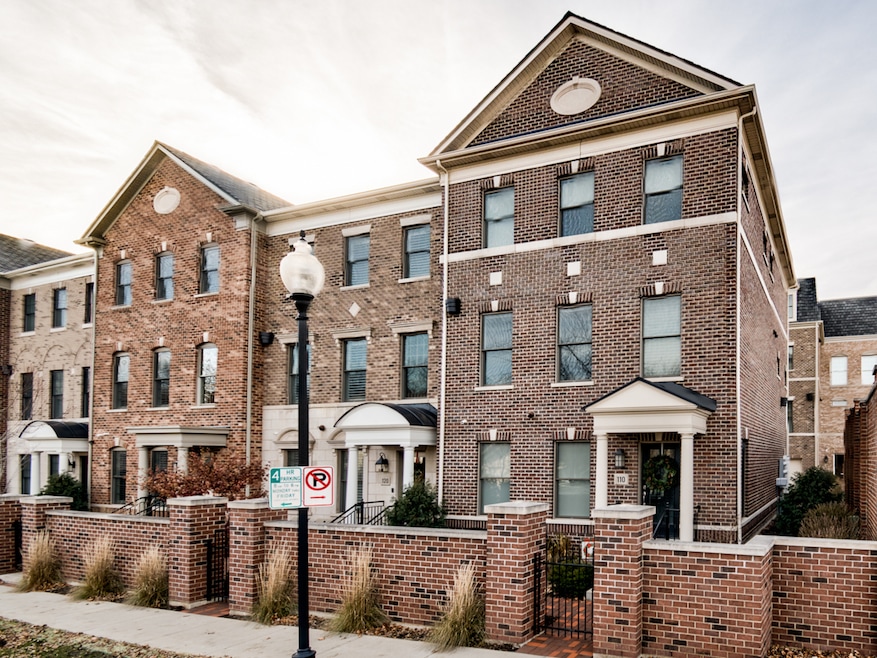 110 S Washington St, Wheaton, IL 60187 - photo 1