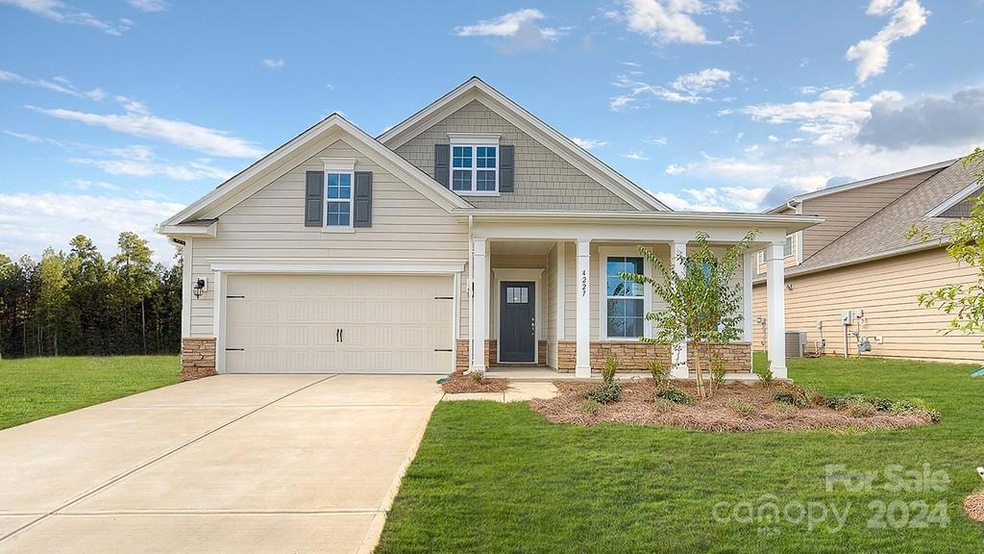 433 Fox Cove Rd, Hendersonville, NC 28792 - photo 1