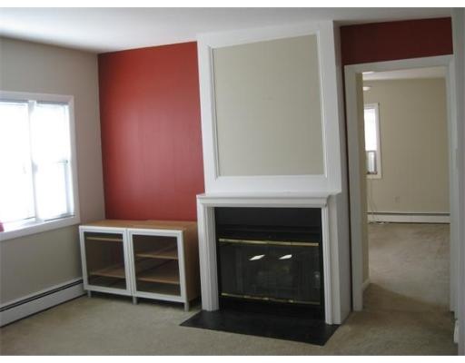 121R Elm St unit 4, Marblehead, MA 01945 - photo 1