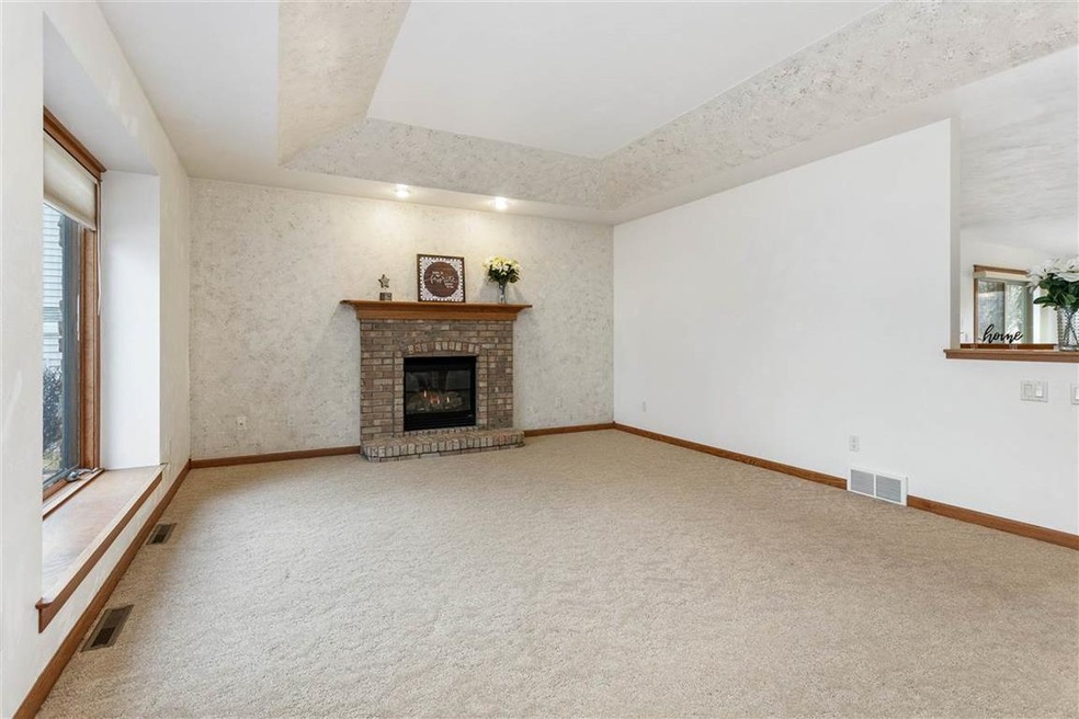 N240 Eastowne Ln, Appleton, WI 54915 - photo 1