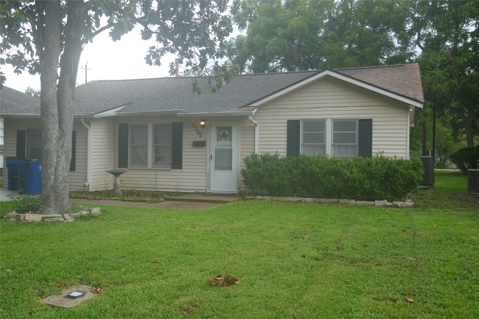 1305 Brazos St, Rosenberg, TX 77471 - photo 1
