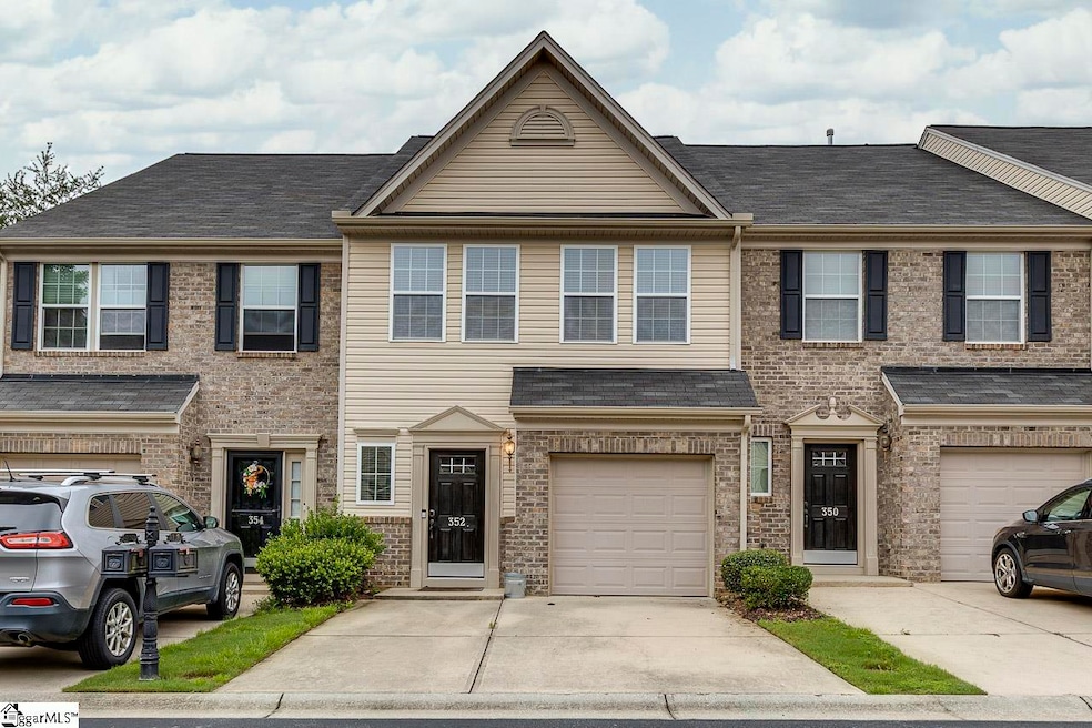Pending $252,000 • Co-Listing Agent
