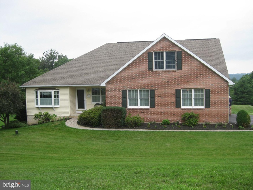 135 Crestview Dr, Barto, PA 19504 - photo 1