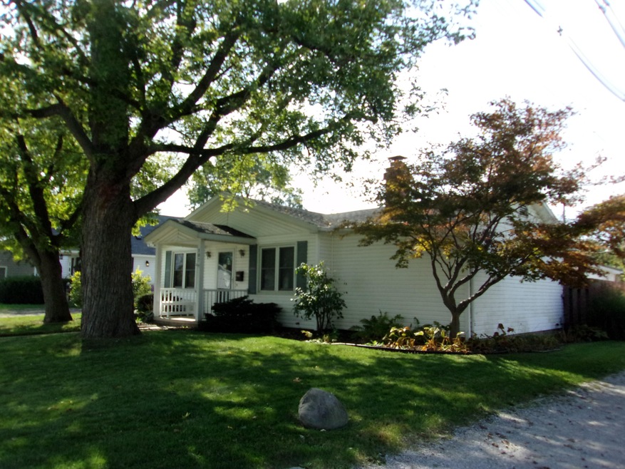 107 S Rauthland Ave, Wapakoneta, OH 45895 - photo 1