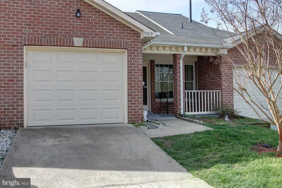 909 Yardarm Ln, Annapolis, MD 21401 - photo 1