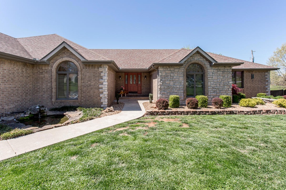 RE_1907 N Prairie Ct-01