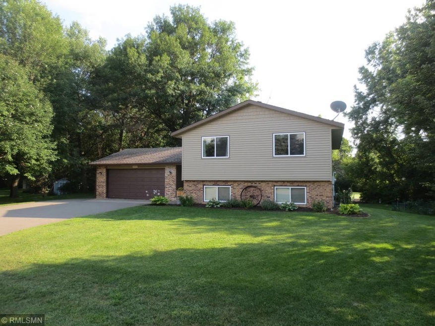Huge front yard meticulously maintained on cul-de-