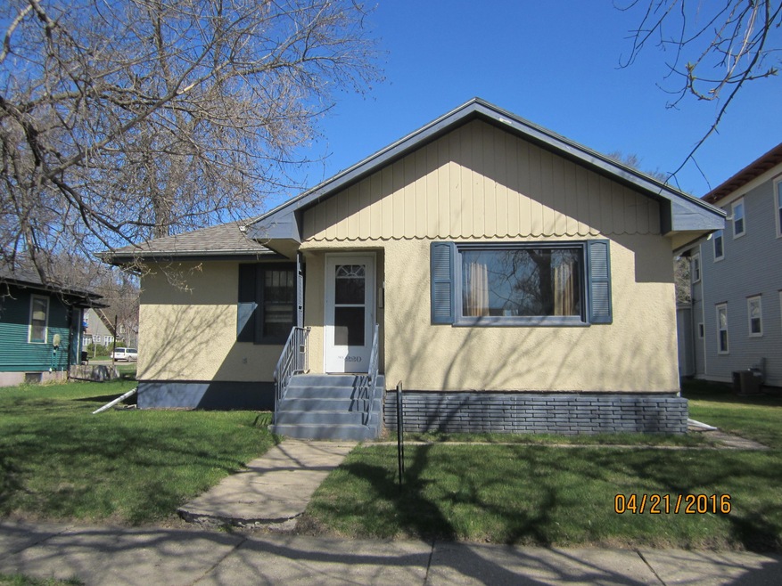 Front of Home<|><|>