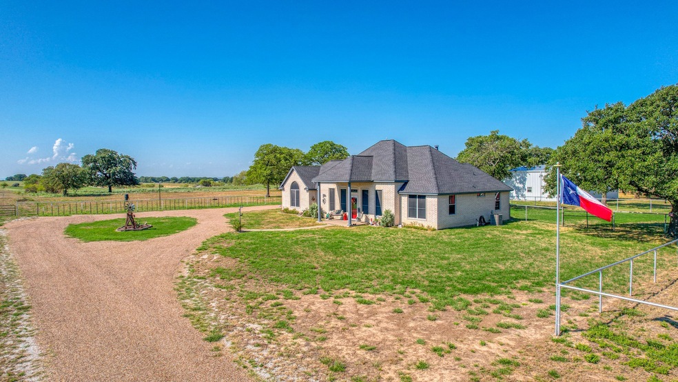 352 Montgomery Ln, Weatherford, TX 76087 - photo 1