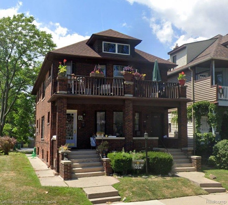 1037 Lakepointe St, Grosse Pointe Park, MI 48230 - photo 1