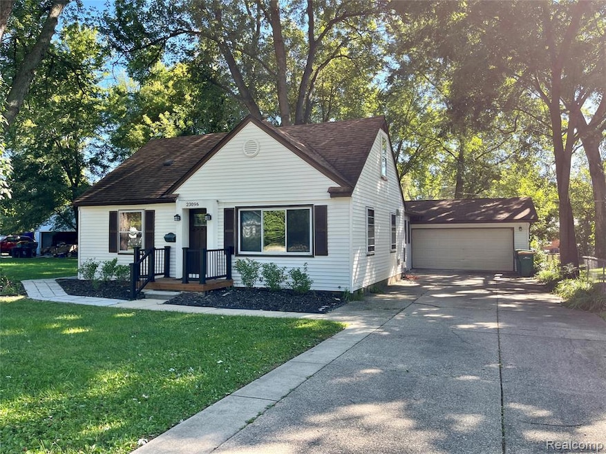 23096 Hawthorne St, Farmington, MI 48336 - photo 1
