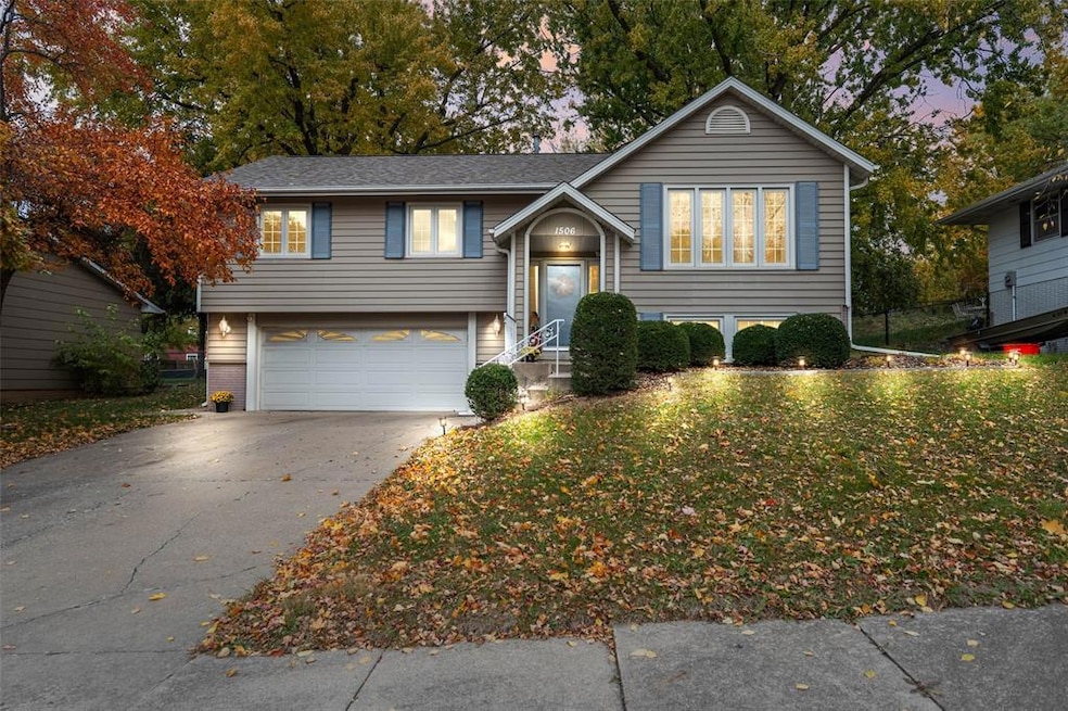 1506 W 14th St S, Newton, IA 50208 - photo 1