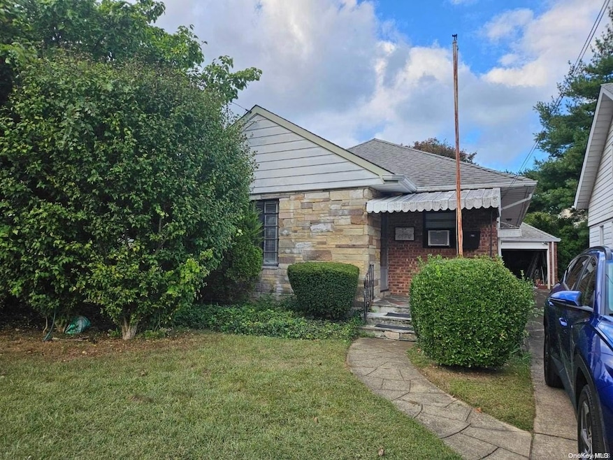 Sold $900,000 • Co-Listing Agent