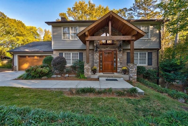 Welcome Home! Beautiful Brick & Stone exterior!