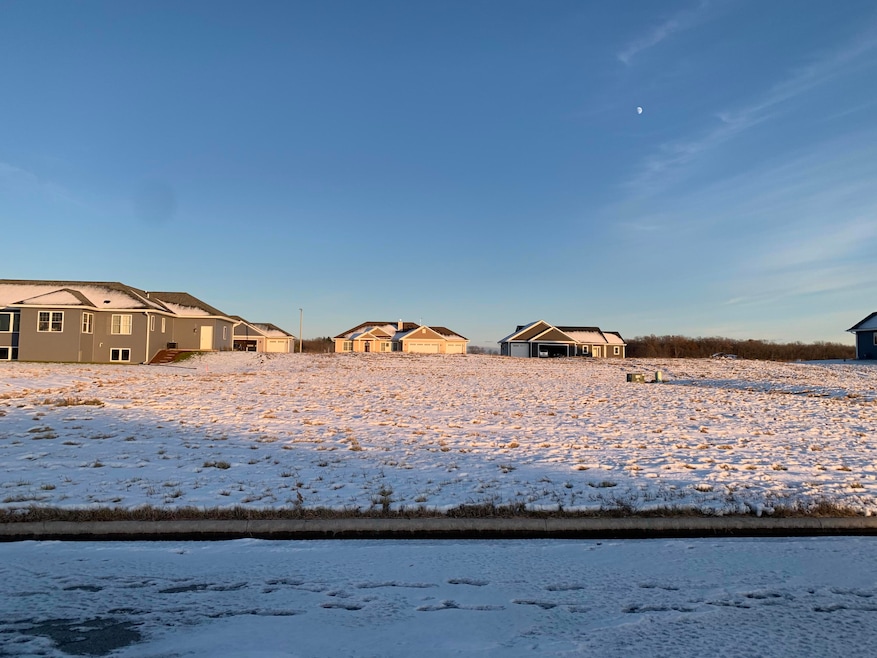 1511 Woodcrest St, Howards Grove, WI 53083 - photo 1