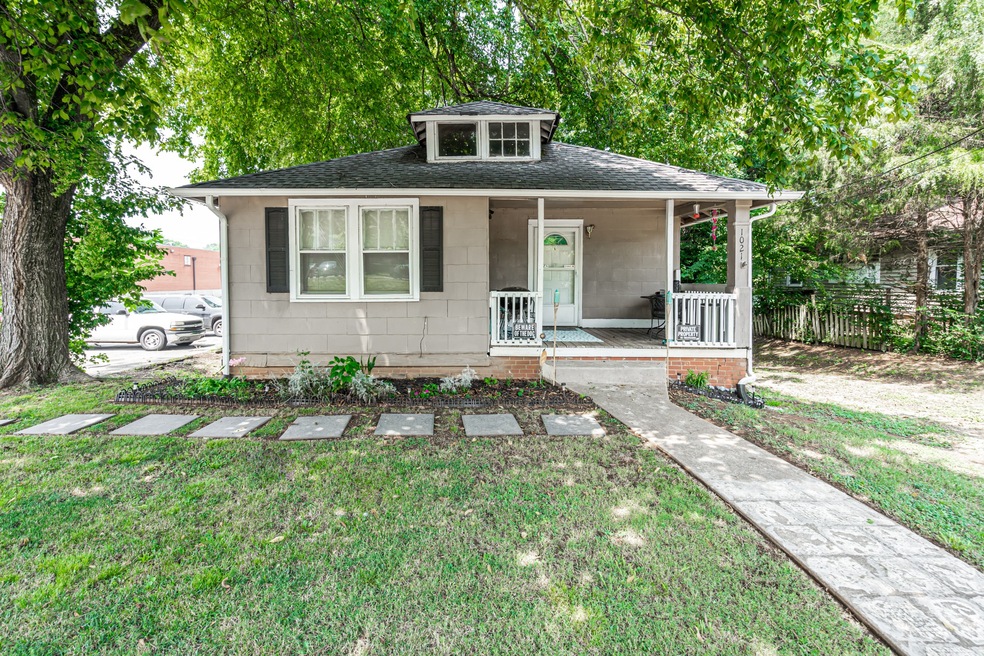 1021 Crossland Ave, Clarksville, TN 37040 - photo 1