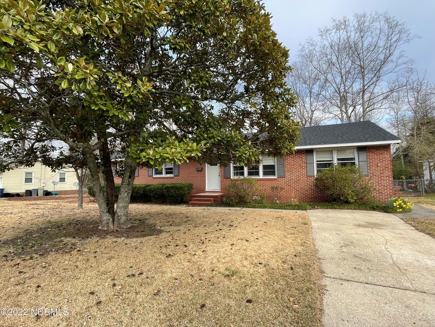 720 Gardenview Dr, Jacksonville, NC 28540 - photo 1