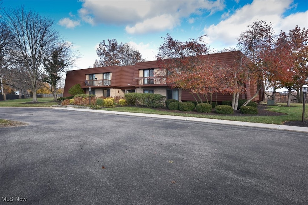 1985 Wooster Rd unit H, Rocky River, OH 44116 - photo 1
