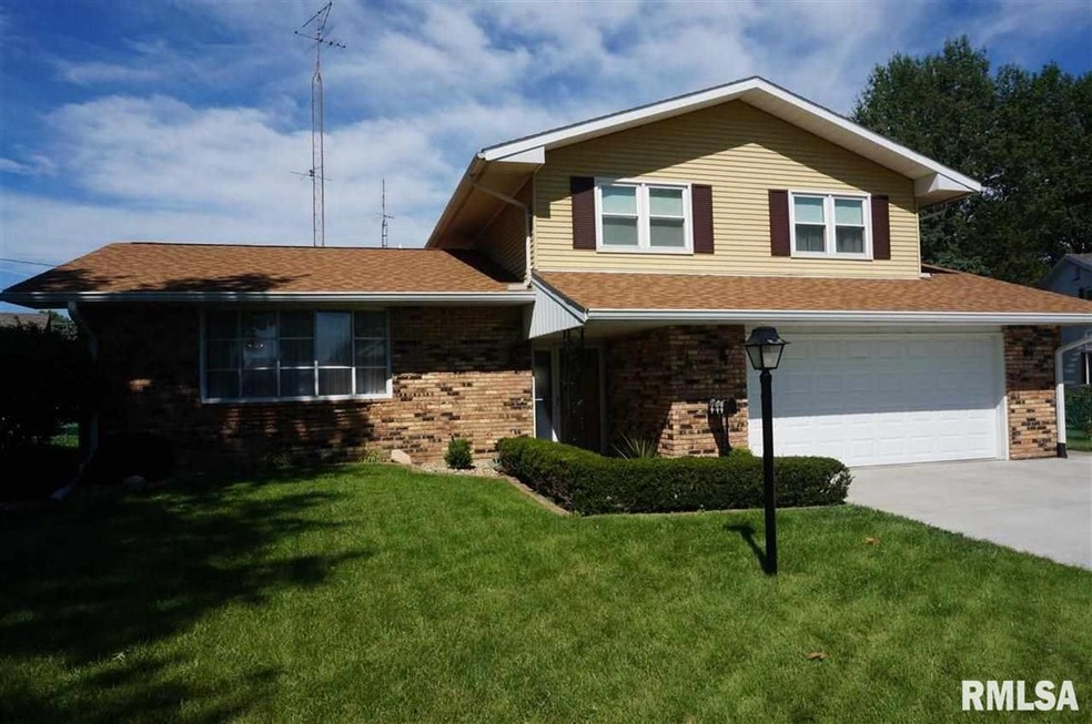 24 Sycamore Ln, Lincoln, IL 62656 - photo 1