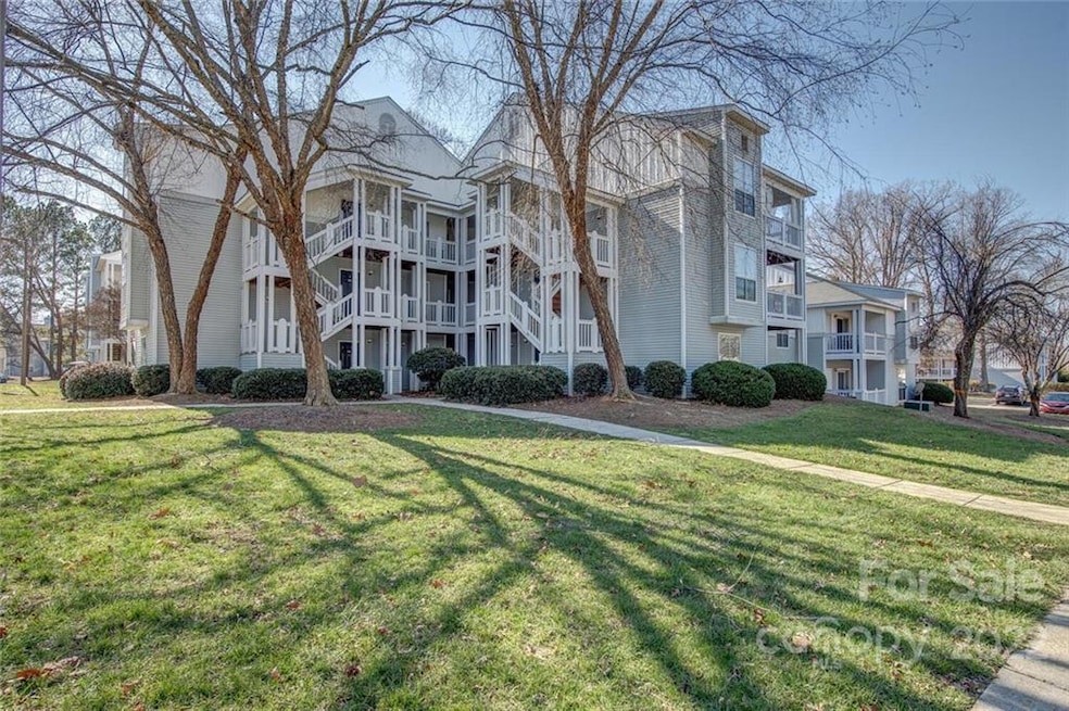 28 Hamiltons Harbor Dr unit 924, Lake Wylie, SC 29710 - photo 1