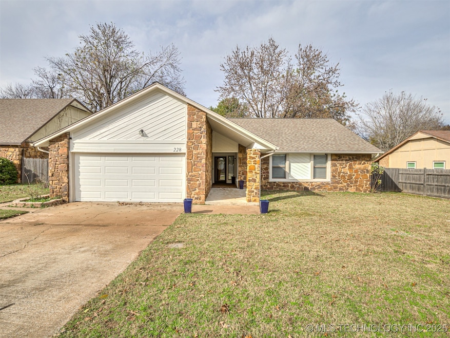 228 W Keywest St, Broken Arrow, OK 74011 - photo 1