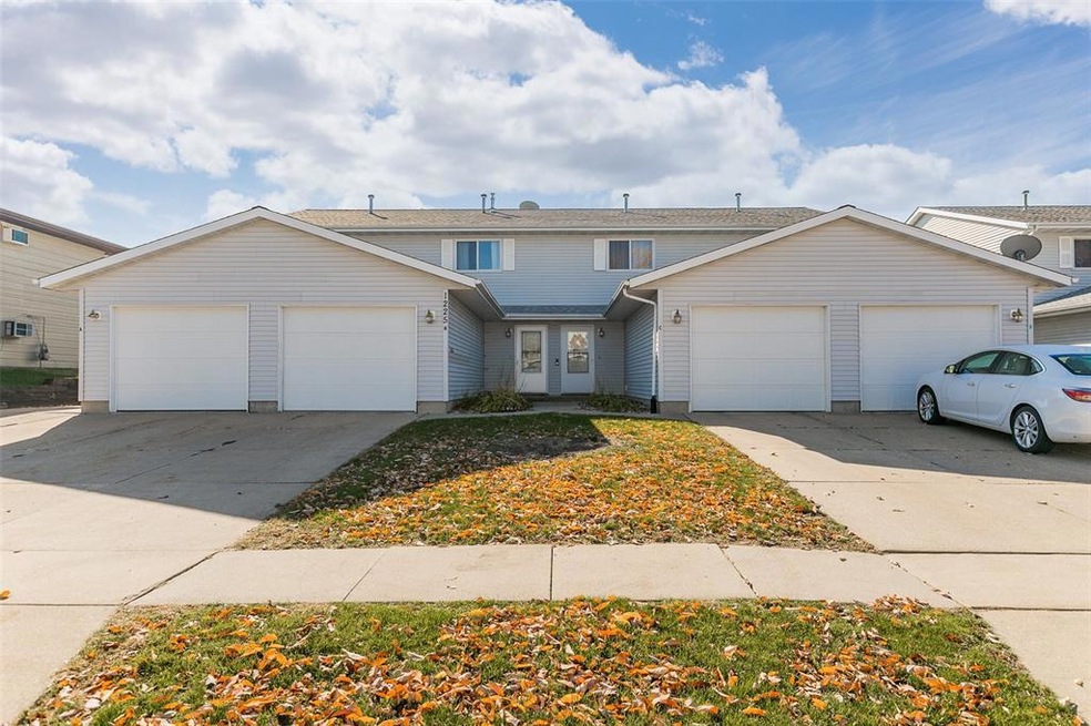 1225 Daleview Dr unit B, Marion, IA 52302 - photo 1