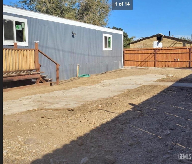 216 Pico St, Taft, CA 93268 - photo 1