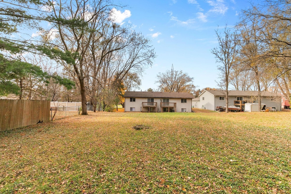 1357 Hadley Ave N, Saint Paul, MN 55128 - photo 1