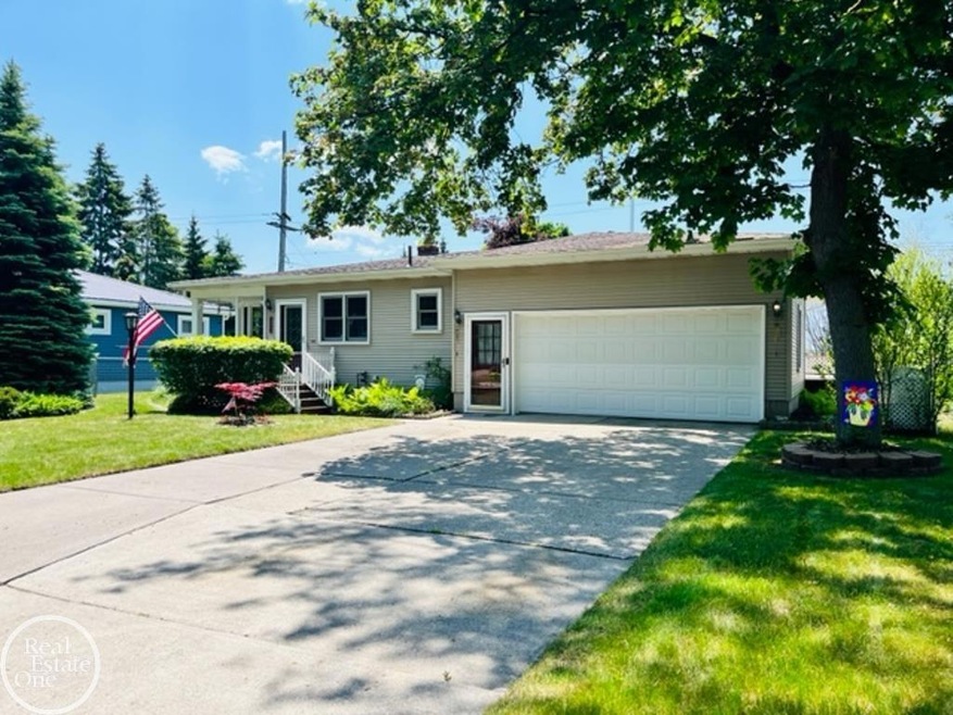 2315 Riverside Dr, Port Huron, MI 48060 - photo 1