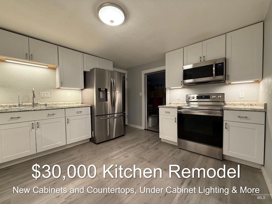 $30,000 Kitchen Remodel - New Cabinetry & Counter tops, New Under Cabinet Lighting, Samsung Stainless Steel Appliances, Built-In Microwave, New LVP Flooring, Reverse Osmosis Water Filtration, New Baseboards, New Garbage Disposal, Freshly Painted & More.