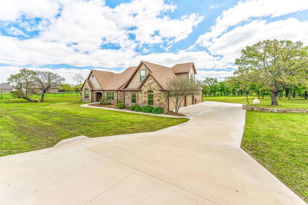 136 Lazy Creek Crossing, Brock, TX 76087 - photo 1