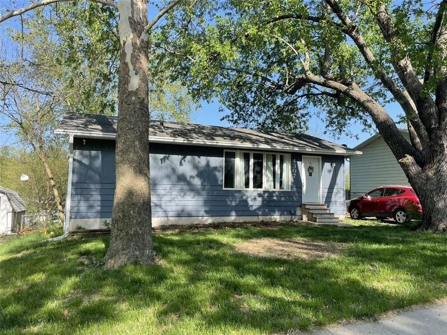 4307 SE 6th St, Des Moines, IA 50315 - photo 1