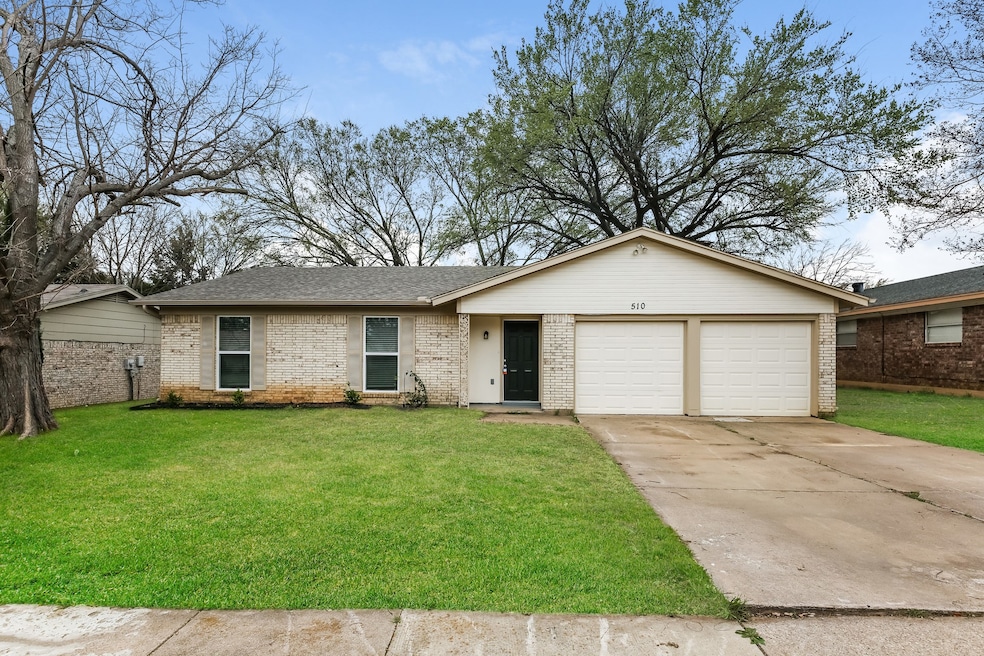 510 Durham Dr, Arlington, TX 76014 - photo 1