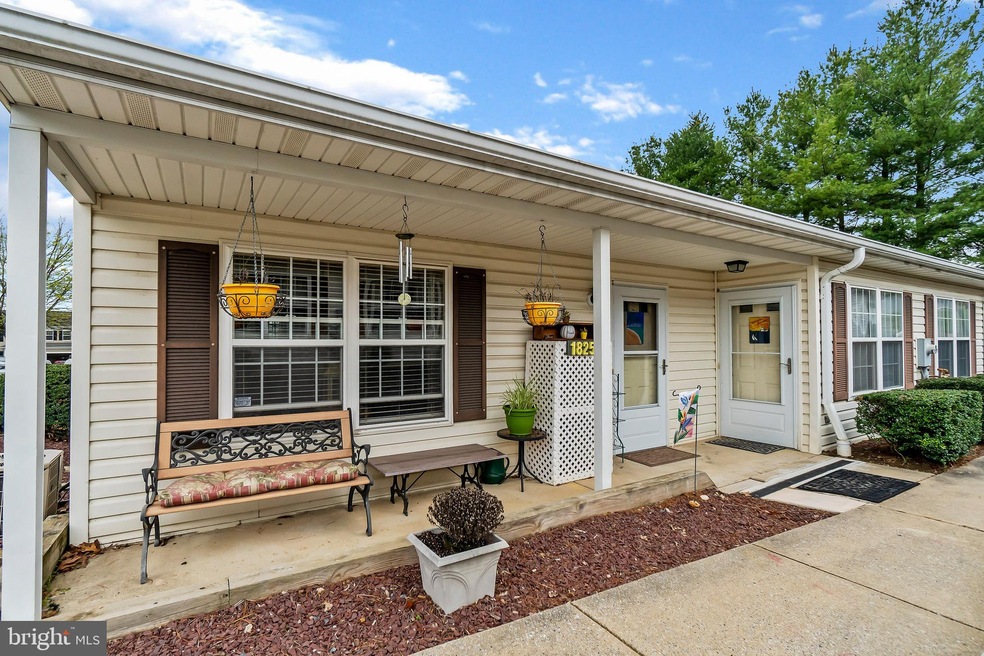 1825 Vincenza Dr unit H, Sykesville, MD 21784 - photo 1
