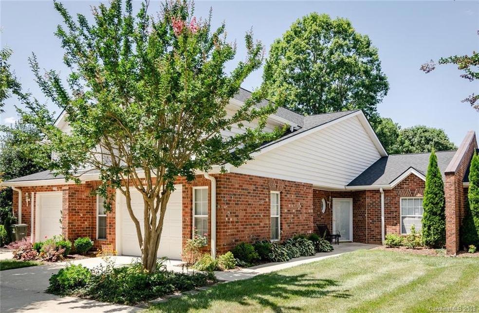 403 Thompson St unit 403/Bld 8, Hendersonville, NC 28792 - photo 1