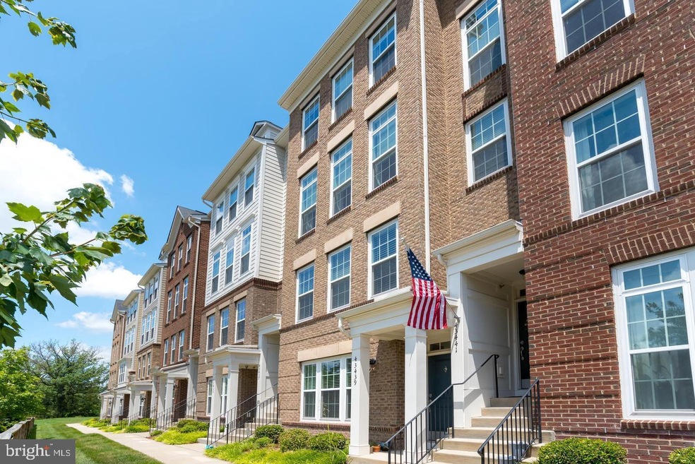 43439 Town Gate Square, Chantilly, VA 20152 - photo 1