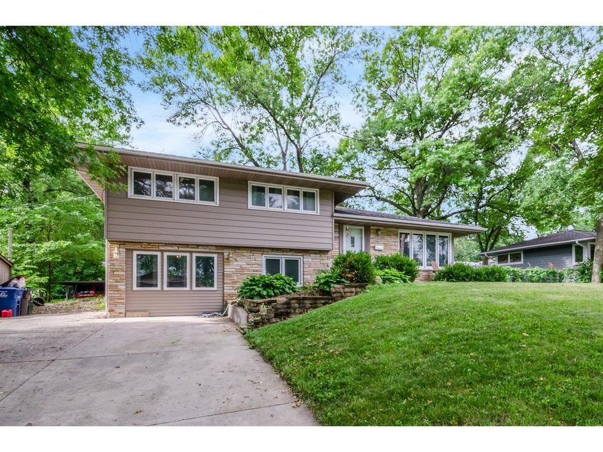 3304 Aurora Ave, Des Moines, IA 50310 - photo 1