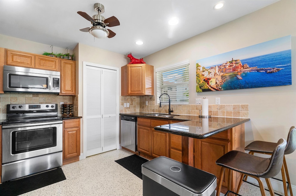 2757 NE 29th Ave unit 2, Lighthouse Point, FL 33064 - photo 1