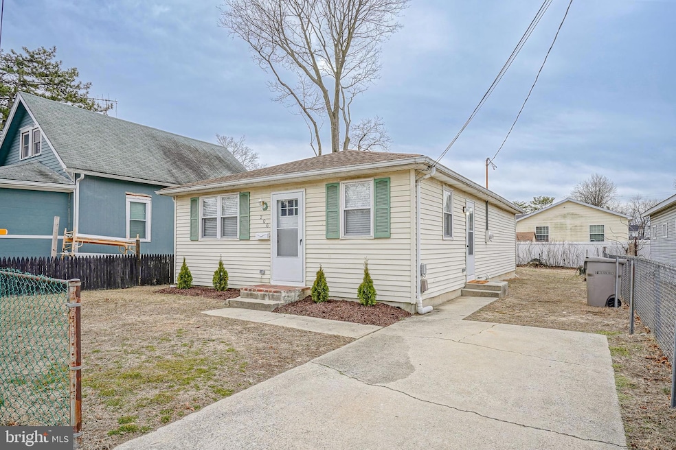 206 W Adams St, Paulsboro, NJ 08066 - photo 1