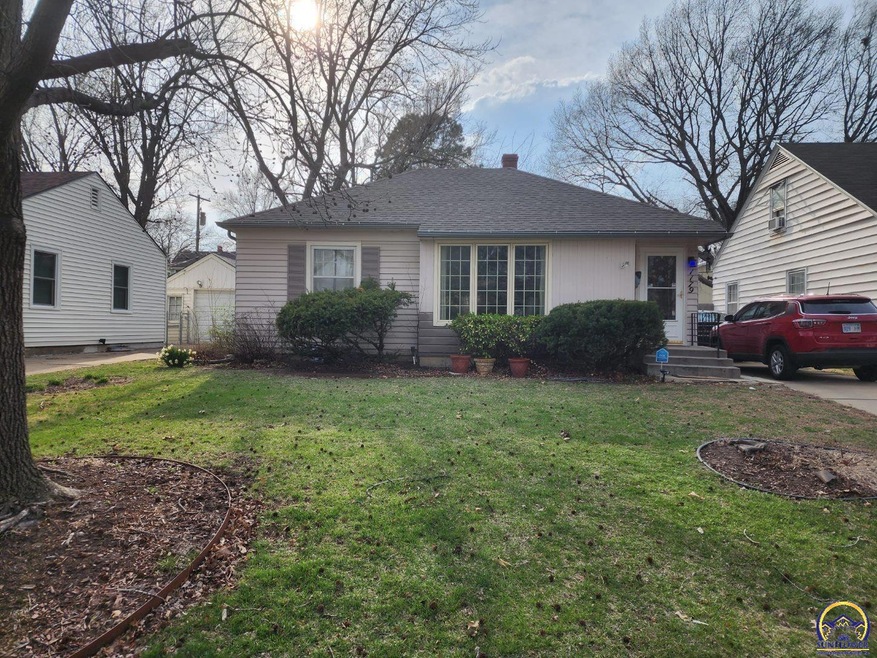 1179 SW Collins Ave, Topeka, KS 66604 - photo 1