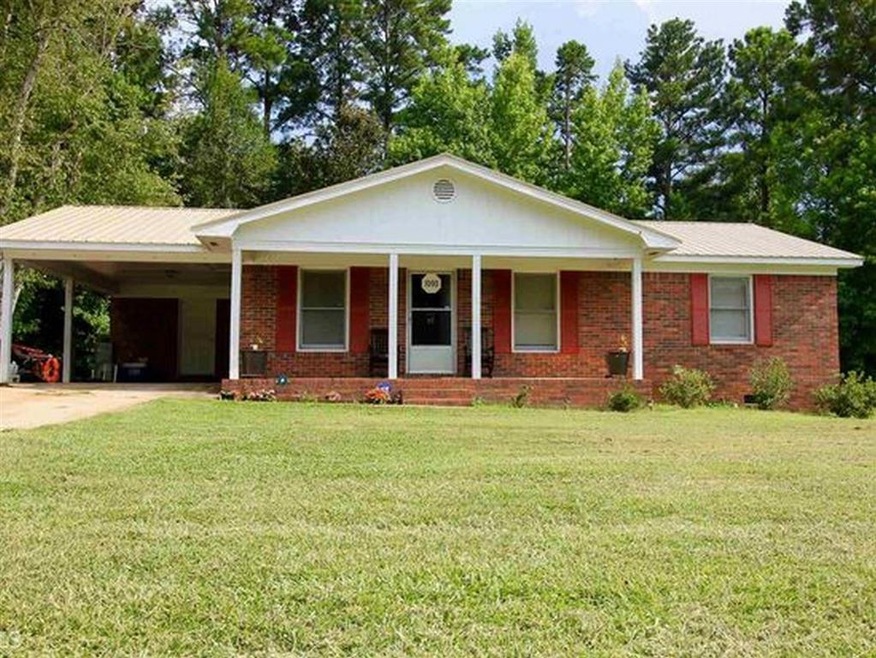 1090 Barclay Dr, Madison, GA 30650 - photo 1