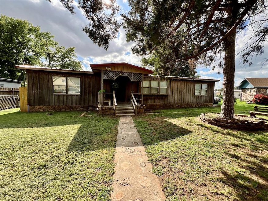 311 N 2nd St, Thomas, OK 73669 - photo 1