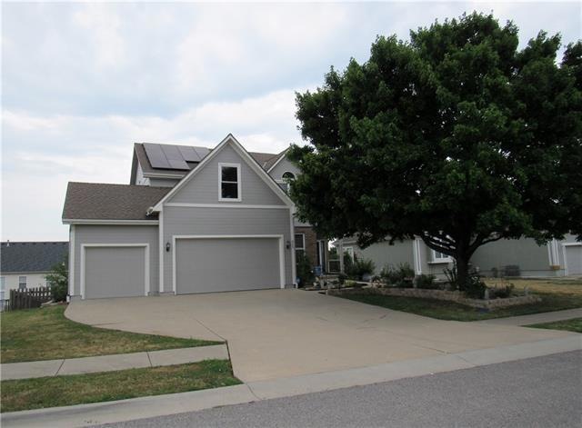 611 Seaton Blvd, Raymore, MO 64083 - photo 1