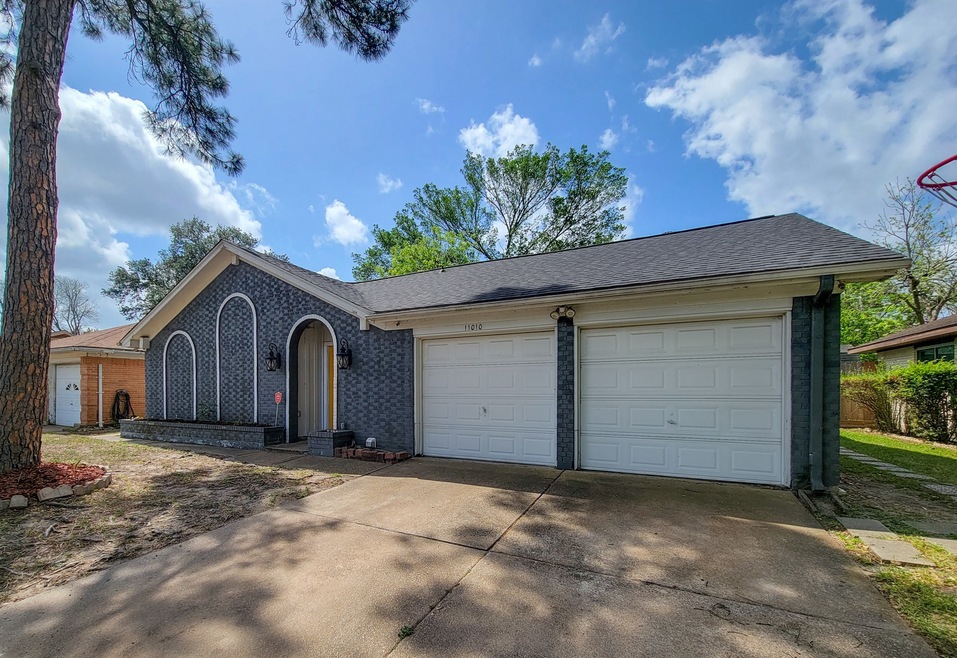 11010 Overlea Dr, Houston, TX 77089 - photo 1