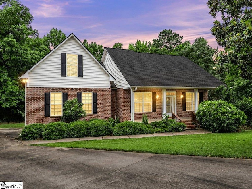 251 Saddlebrook Dr, Moore, SC 29369 - photo 1