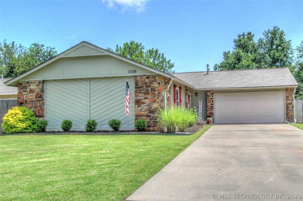 1310 E 140th St, Glenpool, OK 74033 - photo 1