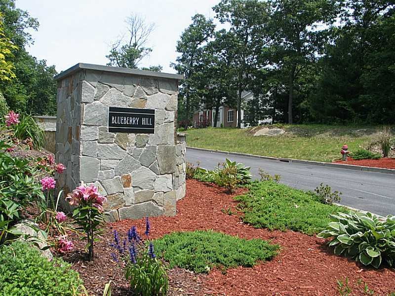 Entry. Welcome to BLUEBERRY HILL ESTATES - 6 Lots